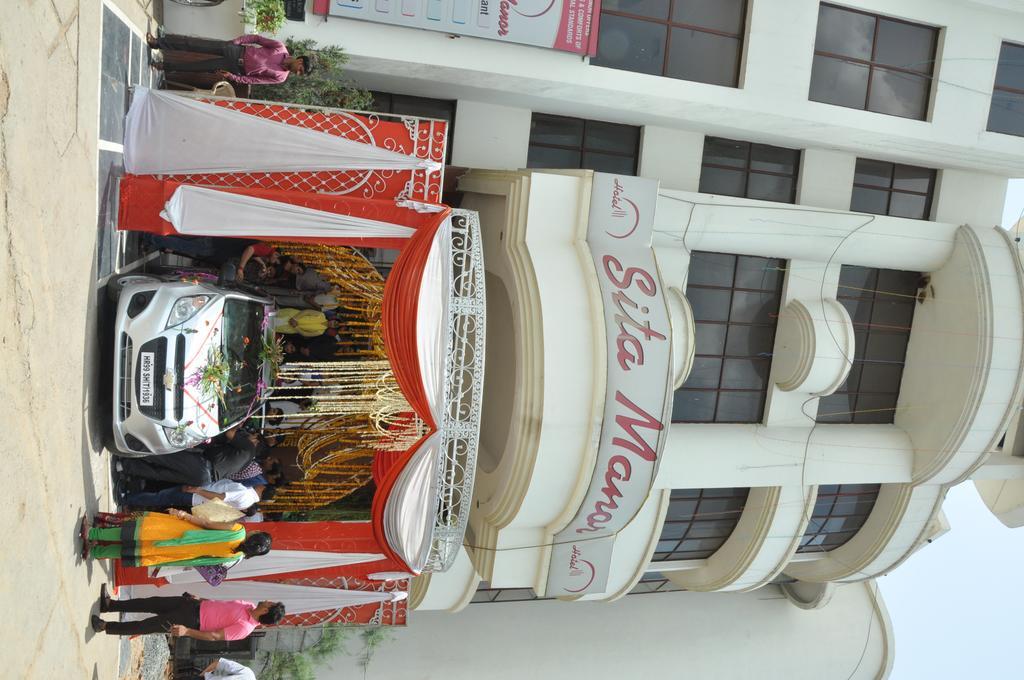 Hotel Sita Manor กวาลิออร์ ภายนอก รูปภาพ