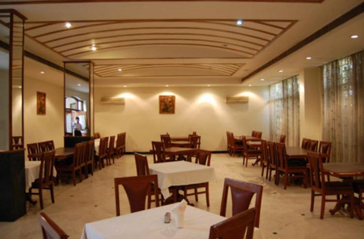 Hotel Sita Manor กวาลิออร์ ภายนอก รูปภาพ